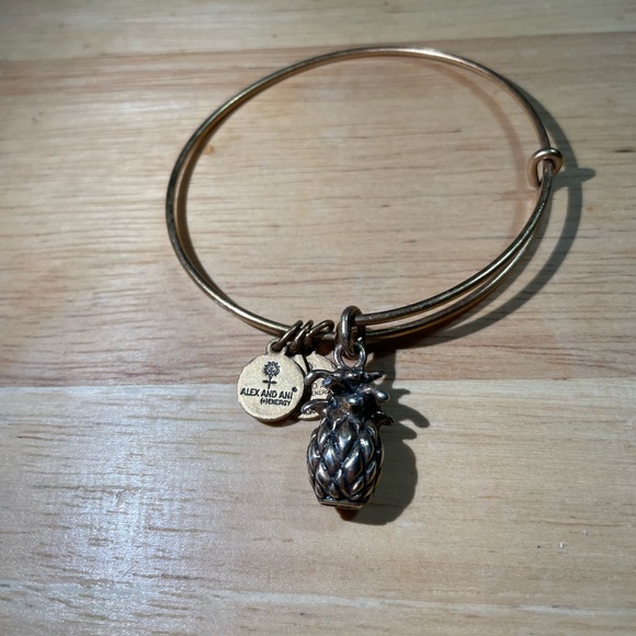 ALEX And ANI Pineapple Charm BRACELET gold - Picture 1 of 2